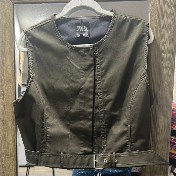 Zara Olive Green Belted Top with cargo skirt - Picture 6 of 7